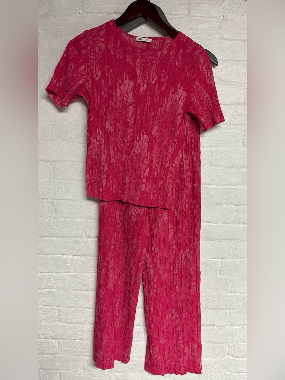 Zara Fuchsia Textured Pants and Top Set size Small